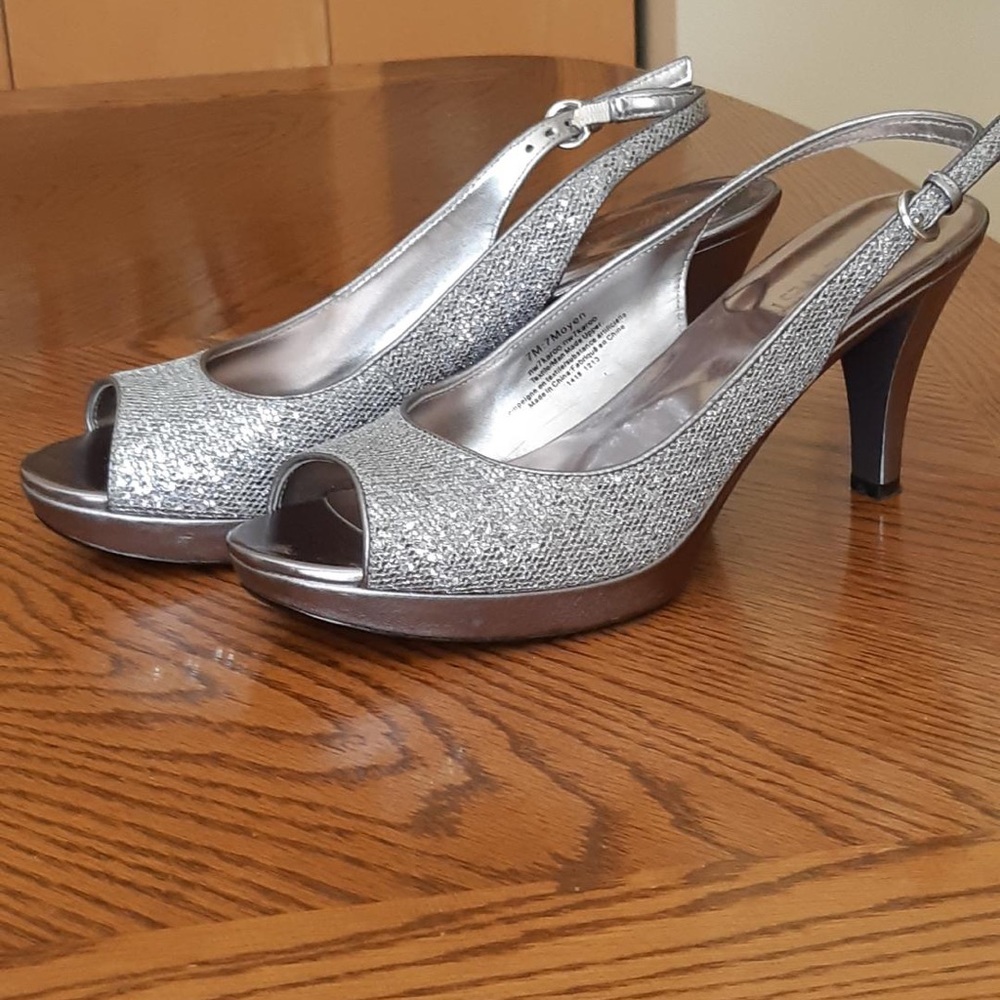 Silver NINE WEST heels size 7
